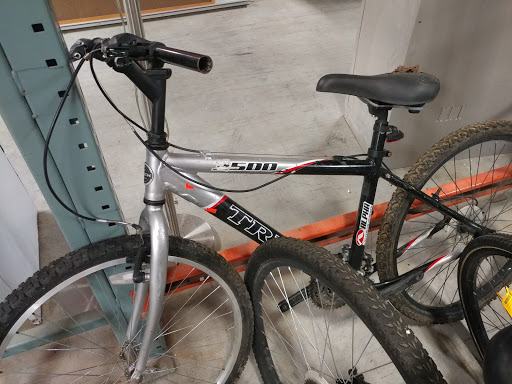 Surplus Store «Indiana University Surplus Stores», reviews and photos, 2931 E 10th St, Bloomington, IN 47408, USA