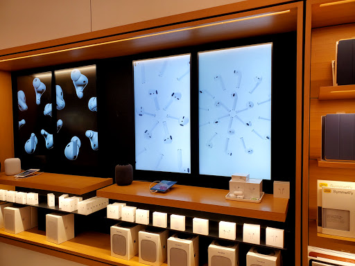 Apple Stoneridge Mall image