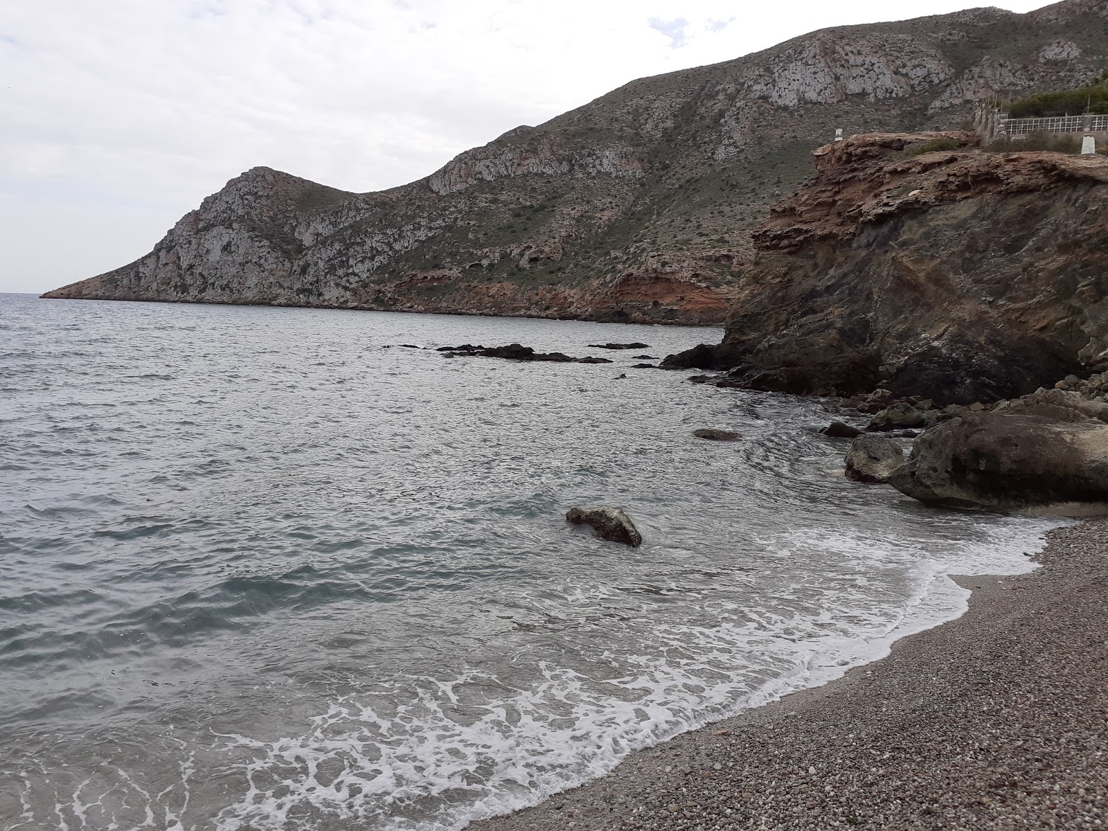 Foto von Playa Ensenada de la Fuente wilde gegend