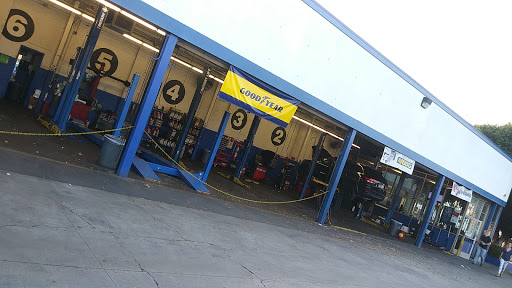 Auto Parts Store «Pep Boys Auto Parts & Service», reviews and photos, 200 E Spruce Ave, Inglewood, CA 90301, USA