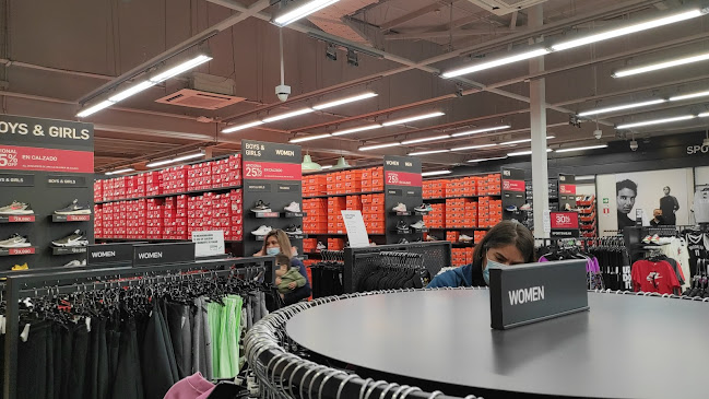 Nike Factory Outlet Store - Tienda de ropa