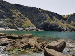 Foto von Spiaggia della Nurra umgeben von Bergen