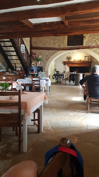 Atmosphère du Restaurant français Lescaleyrou à Proissans - n°4