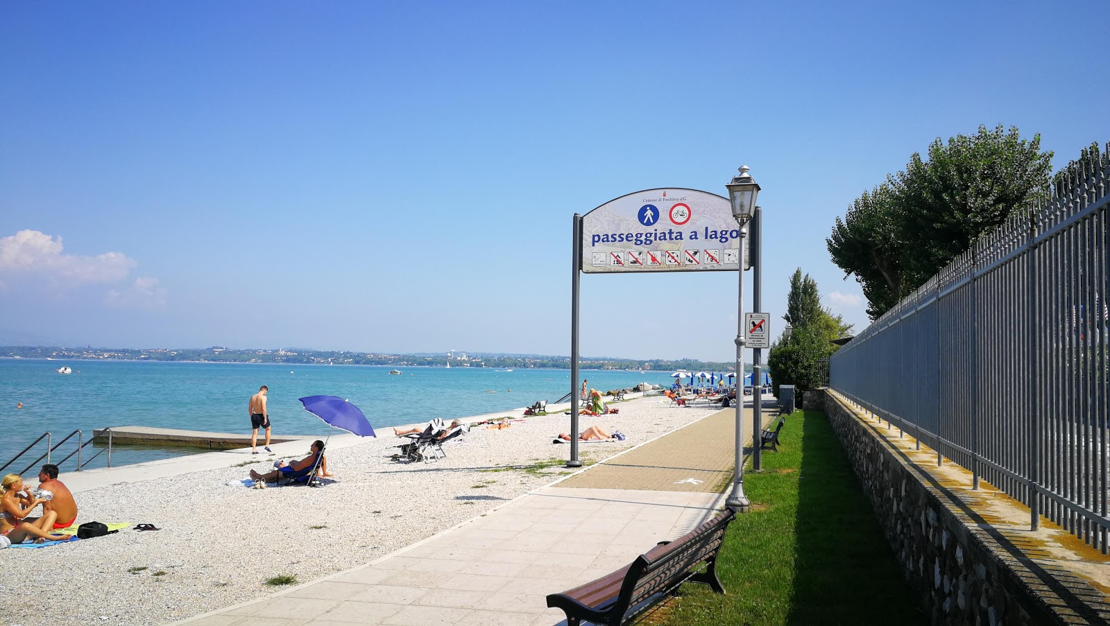 Foto de Spiaggia Peschiera con muy limpio nivel de limpieza