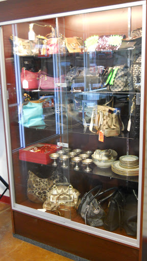 Pawn Shop «Money Mart Pawn & Jewelry», reviews and photos, 1595 S Main St #115, Boerne, TX 78006, USA