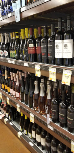 Grocery Store «Fresh Thyme Farmers Market - Milwaukee», reviews and photos, 470 E Pleasant St, Milwaukee, WI 53202, USA