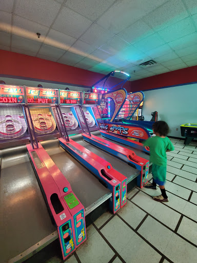 Bowling Alley «Cardinal Lanes Beach Bowl», reviews and photos, 7026 Market St, Wilmington, NC 28411, USA