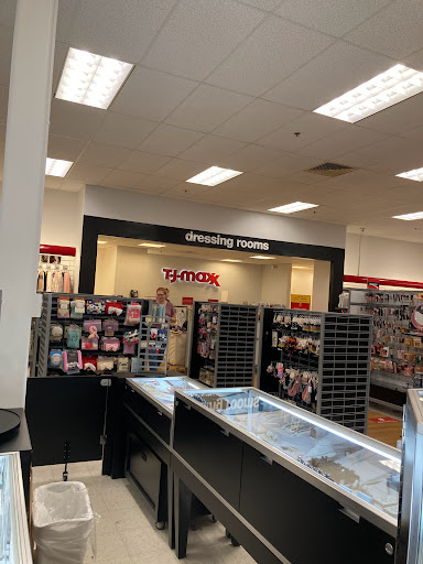 Department Store «T.J. Maxx», reviews and photos, 4794 Ridge Rd, Brooklyn, OH 44144, USA