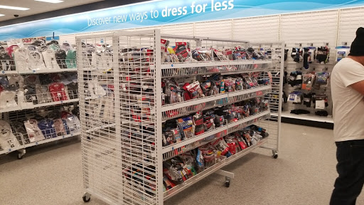 Clothing Store «Ross Dress for Less», reviews and photos, 110 Perimeter Center Pl, Dunwoody, GA 30346, USA
