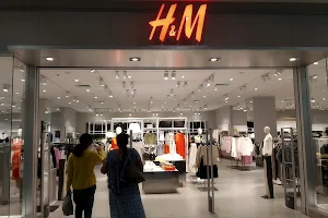 H&M image