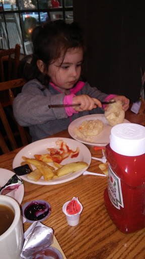 American Restaurant «Cracker Barrel Old Country Store», reviews and photos, 103 Paradise St, Manchester, TN 37355, USA