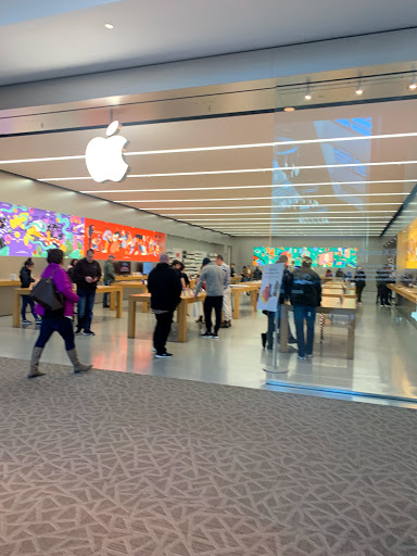 Computer Store «Apple Trumbull», reviews and photos, 5065 Main St, Trumbull, CT 06611, USA