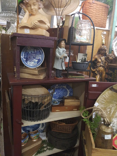Antique Store «M & M Antiques & Collectibles», reviews and photos, 123 N Lewis St, Monroe, WA 98272, USA