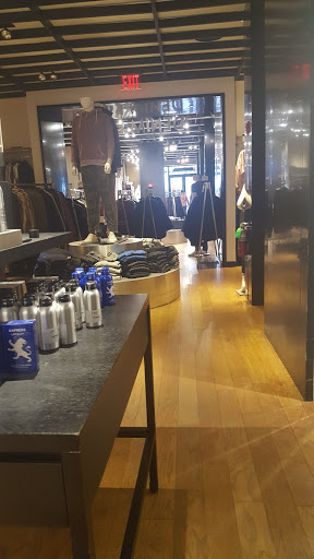 Clothing Store «Express», reviews and photos, 3101 Steinway St, Astoria, NY 11103, USA