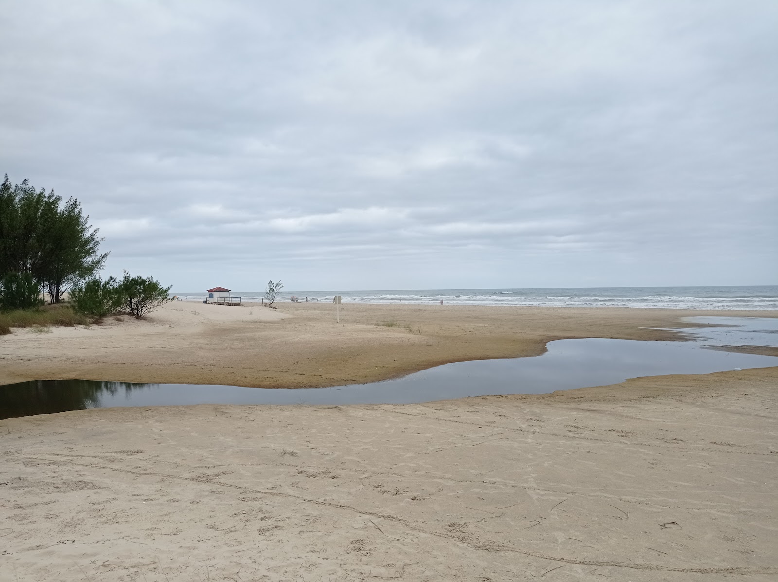 Fotografija Plaža Rondinha Nova in naselje