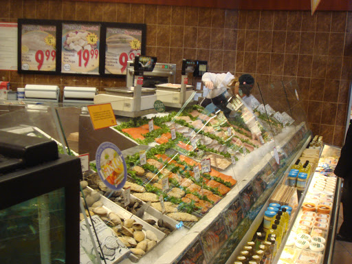 Supermarket «Roche Bros. Mashpee», reviews and photos, 11 Commercial St, Mashpee, MA 02649, USA