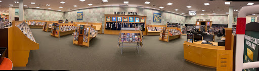 Book Store «Barnes & Noble Booksellers South Corona», reviews and photos, 2470 Tuscany St #101, Corona, CA 92881, USA