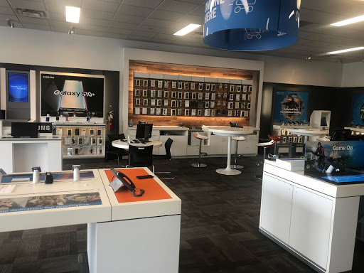 Cell Phone Store «AT&T», reviews and photos, 1809 Reisterstown Rd #130, Pikesville, MD 21208, USA