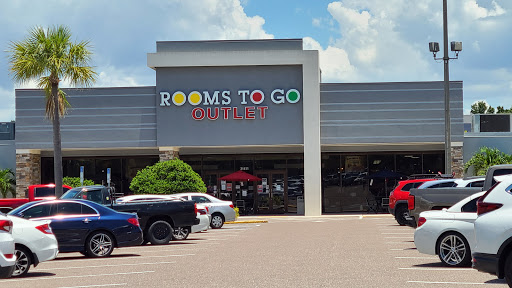 Outlet Store «Rooms To Go Outlet Furniture Store - Clearwater», reviews and photos, 21411 US-19, Clearwater, FL 33759, USA