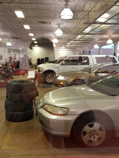 Tire Shop «Discount Tire», reviews and photos, 5505 South La Grange Road, Countryside, IL 60525, USA