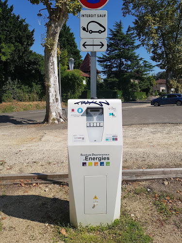 Borne de recharge de véhicules électriques MObiVE Station de recharge Labastide-d'Armagnac