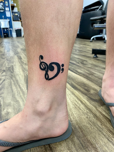 Tattoo Shop «Righteous Tattoo Studio», reviews and photos, 609 E Front St, Bonner Springs, KS 66012, USA