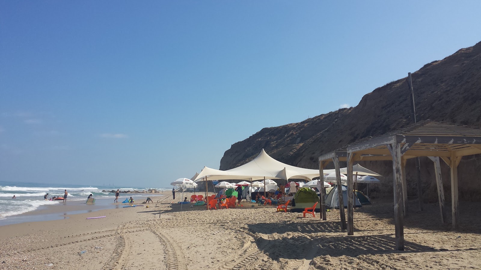 Photo of Metzukey Yam beach with partly clean level of cleanliness