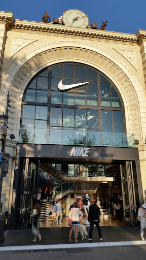 Clothing Store «Nike The Grove», reviews and photos, 189 The Grove Dr, Los Angeles, CA 90036, USA