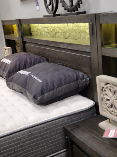 Furniture Store «Raymour & Flanigan Furniture and Mattress Store», reviews and photos, 1360 S Washington St, North Attleborough, MA 02760, USA