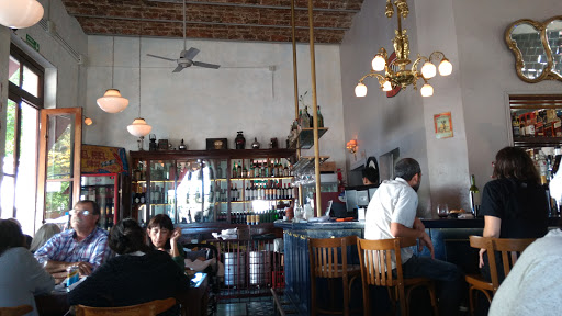 El Riel: Bar y Bodegón