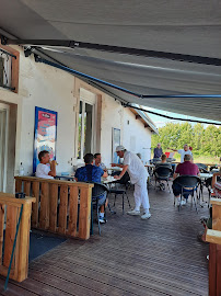 Atmosphère du Restaurant Bar Brasserie Tabac Le Longchamp à Thaon-les-Vosges - n°13