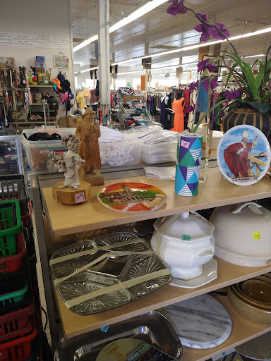 Thrift Store «Thrift Center Thrift Store», reviews and photos, 1060 El Camino Real, San Carlos, CA 94070, USA