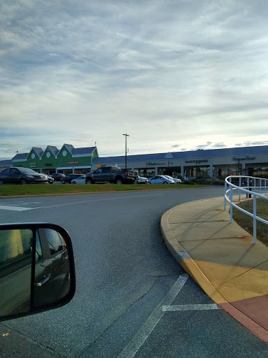 Clothing Store «Nike Factory Store», reviews and photos, 603 Stanley K Tanger Dr, Lancaster, PA 17602, USA