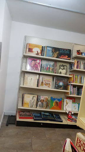 Thrift Store «The Salvation Army Family Store & Donation Center», reviews and photos, 825 E Nerge Rd, Roselle, IL 60172, USA