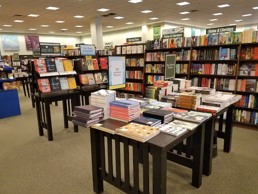 Book Store «Barnes & Noble», reviews and photos, 20600 N Rand Rd, Deer Park, IL 60010, USA