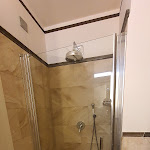 Photo n°5 de l'avis de Cartonaldo.a fait le 10/08/2023 à 17:48 sur le  Victoria Hotel Letterario à Trieste