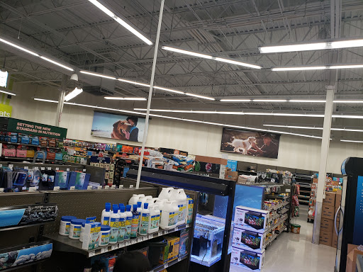 Pet Supply Store «Petco Animal Supplies», reviews and photos, 3246 N John Young Pkwy, Kissimmee, FL 34741, USA