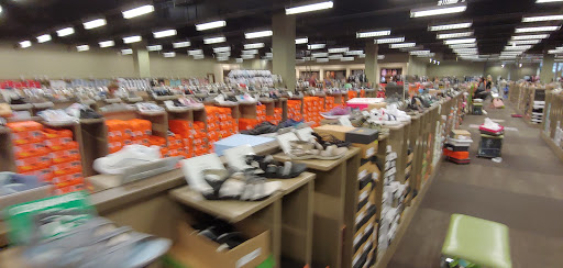 Shoe Store «DSW Designer Shoe Warehouse», reviews and photos, 124 West Market, Bloomington, MN 55425, USA