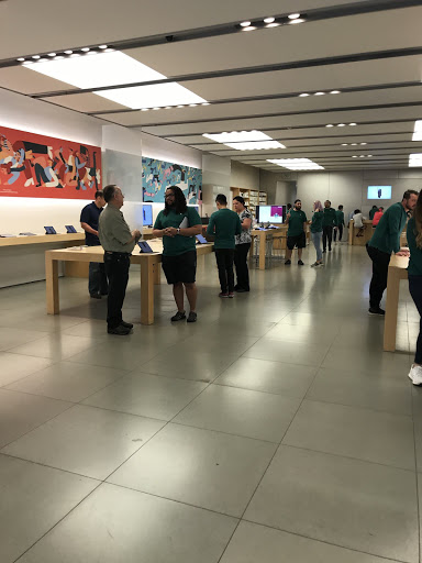 Computer Store «Apple La Cantera», reviews and photos, 15900 La Cantera Pkwy, San Antonio, TX 78256, USA