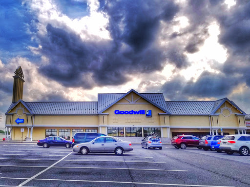 Thrift Store «Goodwill Store & Donation Center», reviews and photos, 1200 Market St, Lemoyne, PA 17043, USA