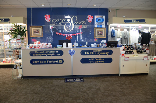 Jewelry Store «L E Smith Family Jewelers», reviews and photos, 9501 Collinsville Rd, Collinsville, IL 62234, USA