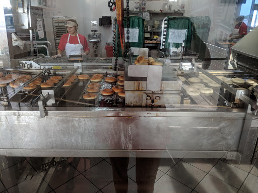 Bakery «Krispy Kreme Doughnuts», reviews and photos, 208 W 14 Mile Rd, Troy, MI 48083, USA