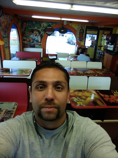 Mexican Restaurant «El Rey Del Pollo Asado», reviews and photos, 505 S Green Bay Rd, Waukegan, IL 60085, USA