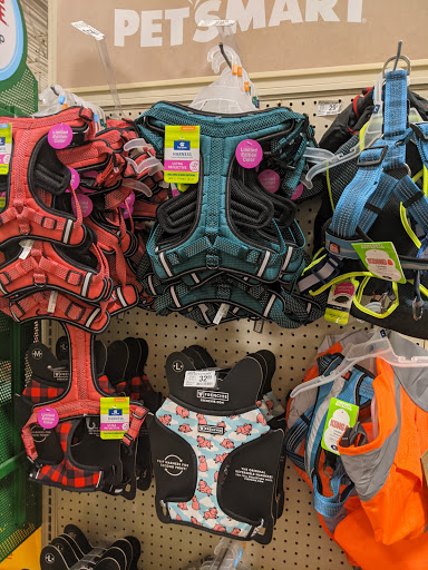 Pet Supply Store «PetSmart», reviews and photos, 2840 W Chandler Blvd, Chandler, AZ 85224, USA