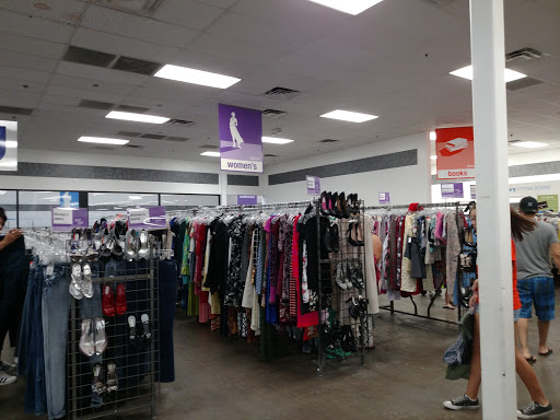 Thrift Store «32nd St & Chandler Goodwill Retail Store & Donation Center», reviews and photos, 15633 S 32nd St, Phoenix, AZ 85048, USA