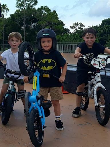 Skateboard Shop «Avalanche Skate Shop», reviews and photos, 1201 Jupiter Park Dr a, Jupiter, FL 33458, USA