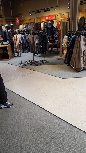 Camping Store «REI», reviews and photos, 1209 E Golf Rd, Schaumburg, IL 60173, USA