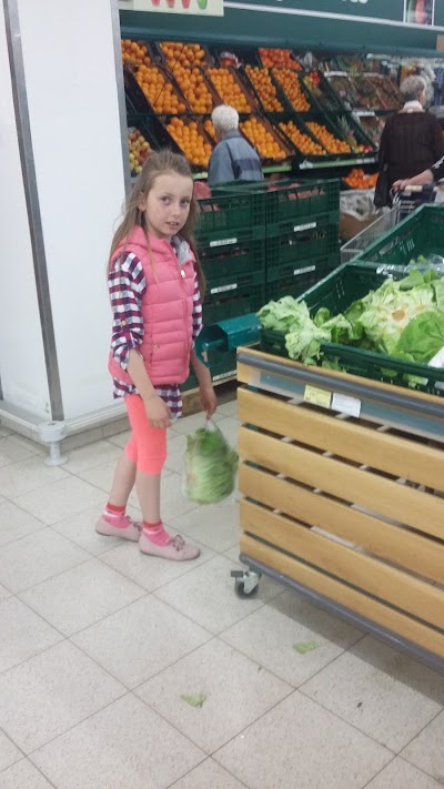 Photos of TESCO hypermarket Tiszaf&uuml;red