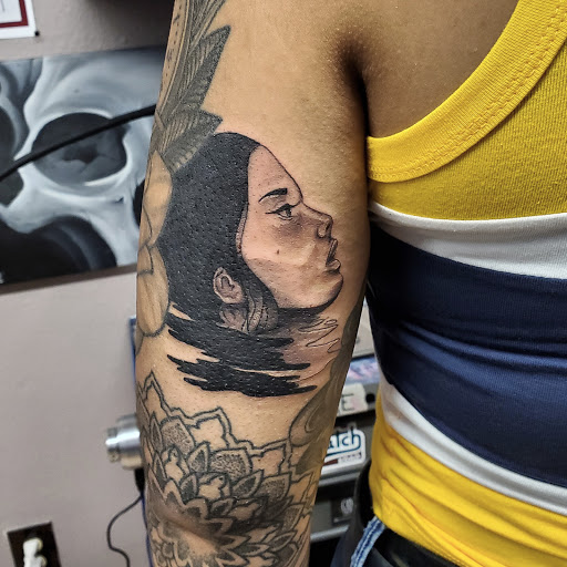 Tattoo Shop «Illuminati Tattoo Parlor», reviews and photos, 10214 SE Mill Plain Blvd Suite B, Vancouver, WA 98664, USA