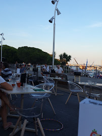 Atmosphère du Restaurant méditerranéen Le Flamingo - L'Ecailler Du Port à Carqueiranne - n°14